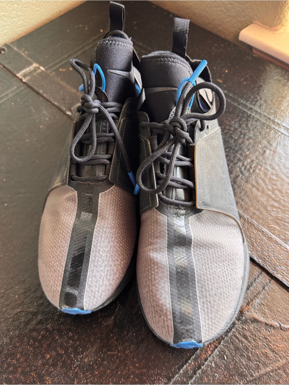 Nike Women’s Black and Blue Athletic Sneakers